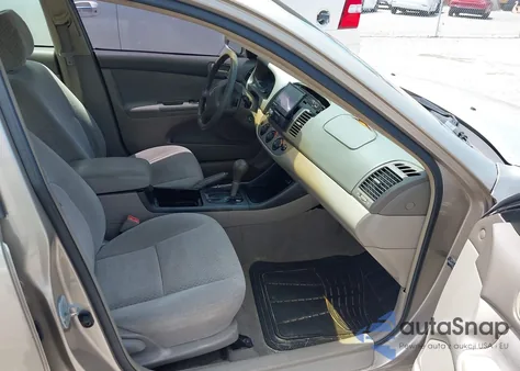 2002 Toyota Camry Le z USA, uszkodzony, nr VIN 4T1BE32K12U565567